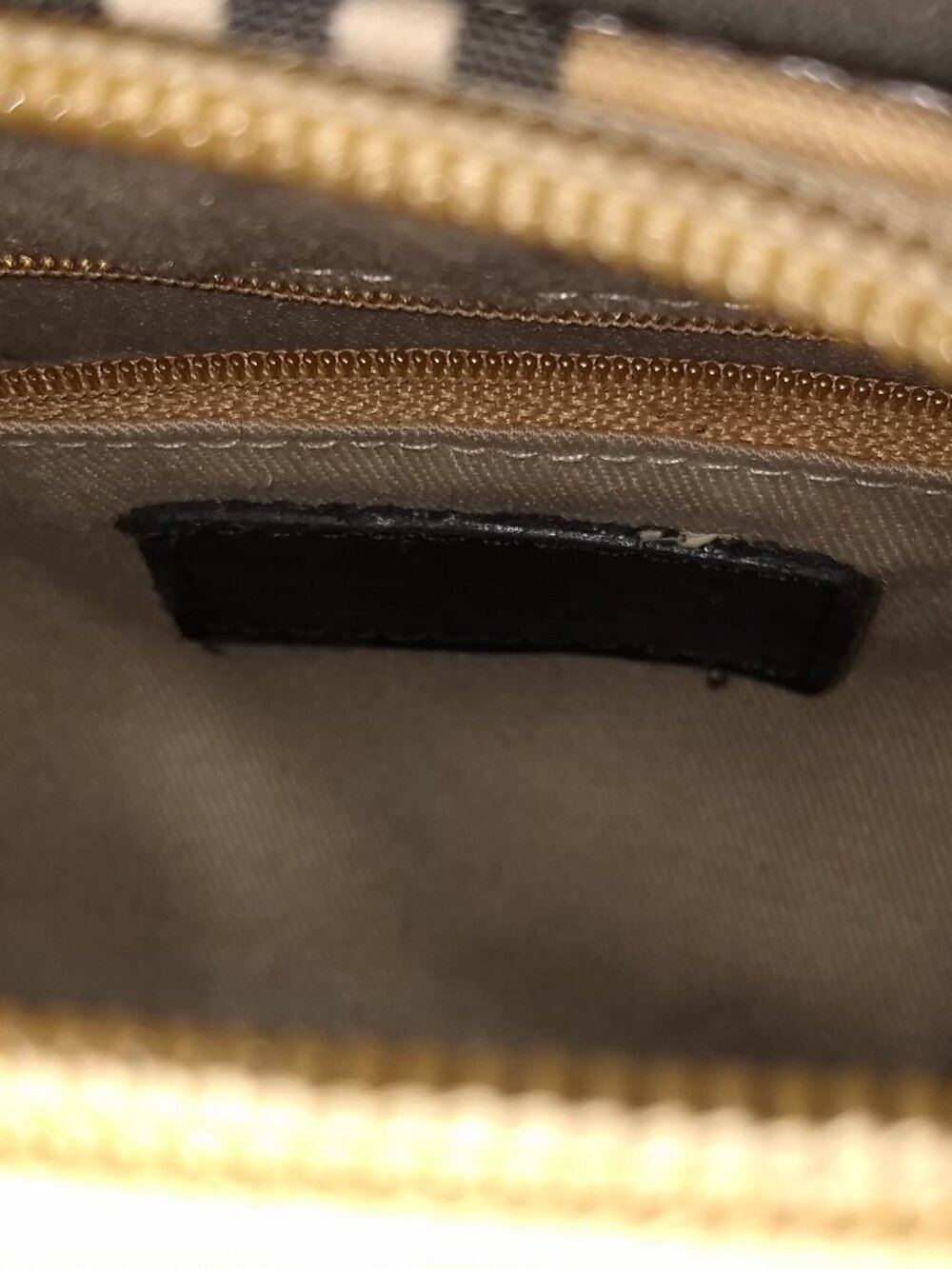 Mini Burberry (Not Authentic)  handbag. - Picture 12 of 12